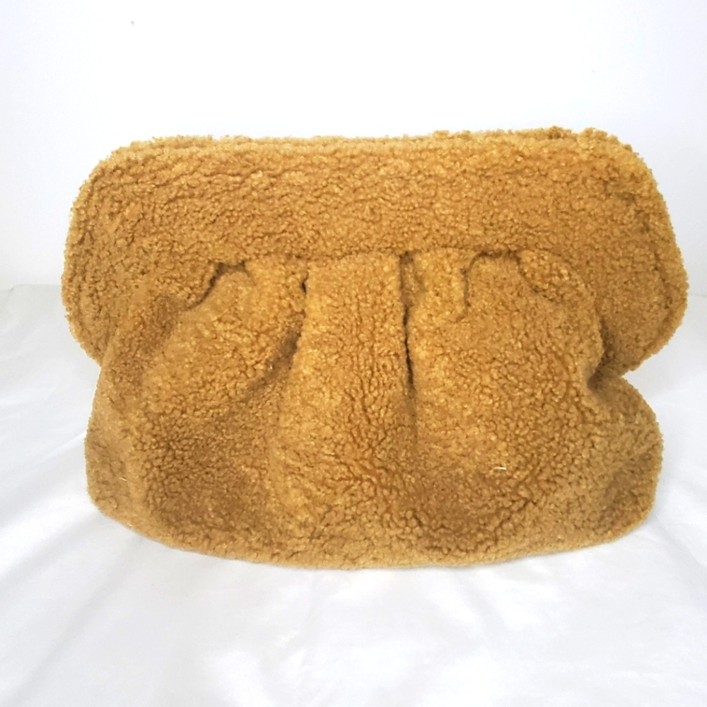 THEMOIRE -Clutch/Crossbody Bio Recycled faux-fur cluth - bag camel color